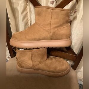 Forever 21 Platform Lined Ankle Slipper Boots, Faux Suede SZ 7.5 Worn Twice